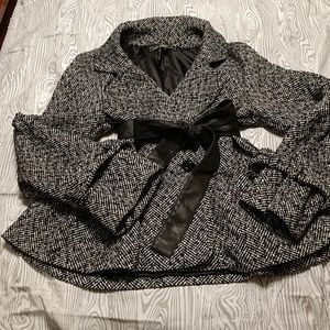 Dress coat with peplum and belt